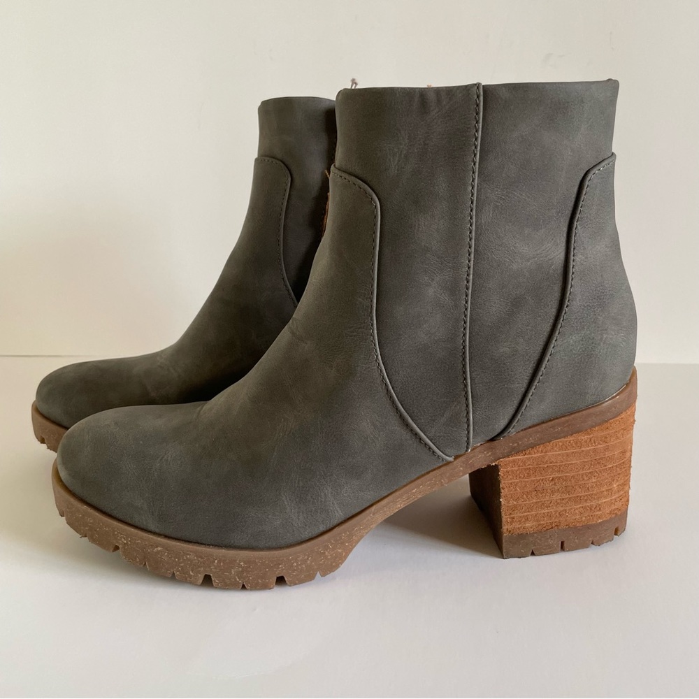 Korks Gray High Heel Boots Size 8.5 - Picture 2 of 12
